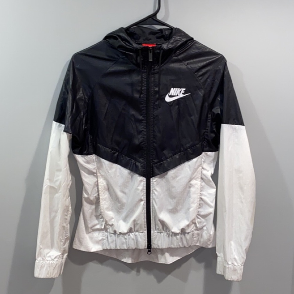 Great condition windbreaker